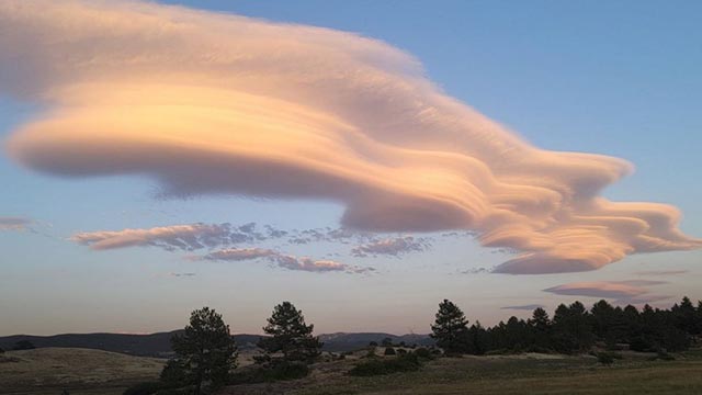 Awan Lenticular