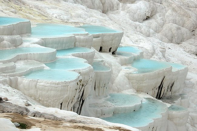 Batu Putih dan Kolam Air Hangat di Pamukkale